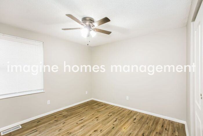 305 Coronado Rd - Photo 7 of 17