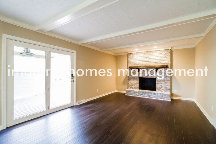 1898 Muskegon Dr - Photo 3 of 20