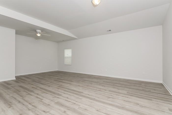 319 Augustine Dr - Photo 4 of 14