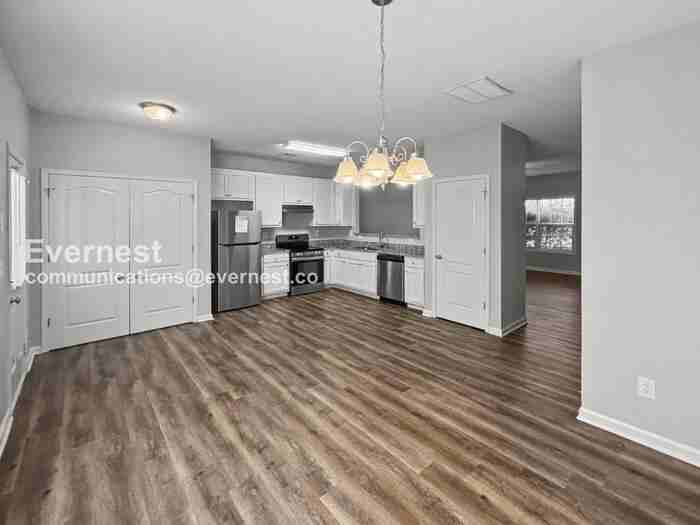 8644 Thomas Ln - Photo 3 of 24