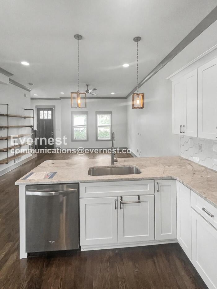 2209 15th Ave N - Photo 4 of 28