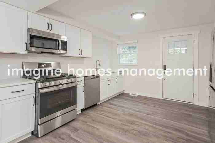 285 Alva Way - Photo 6 of 18