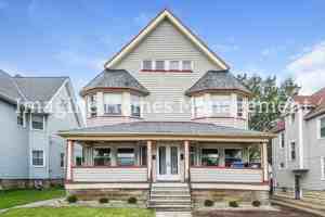 featured image of 1376 Gladys Ave #1