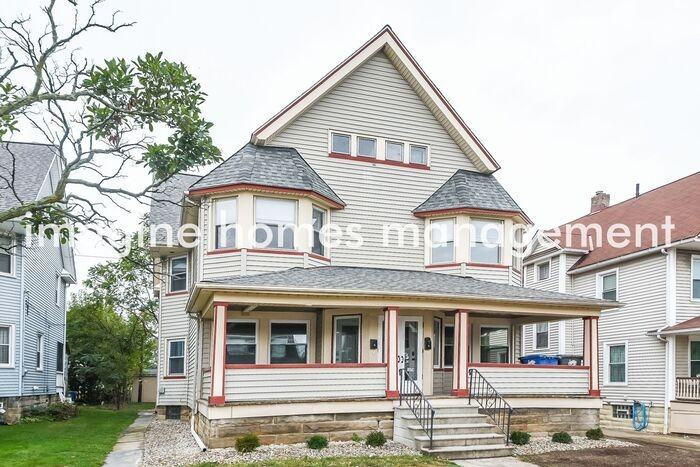 1376 Gladys Ave #1 - Photo 3 of 16