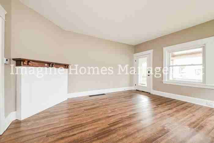 1376 Gladys Ave #1 - Photo 5 of 16