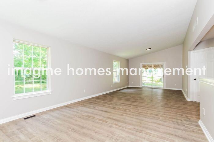 7804 Cincinnati Ave - Photo 6 of 14