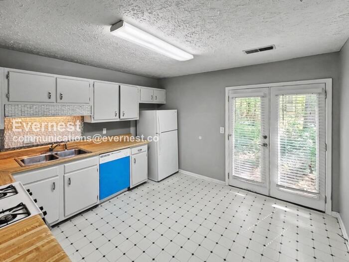 1251 Hanover Pl - Photo 2 of 14