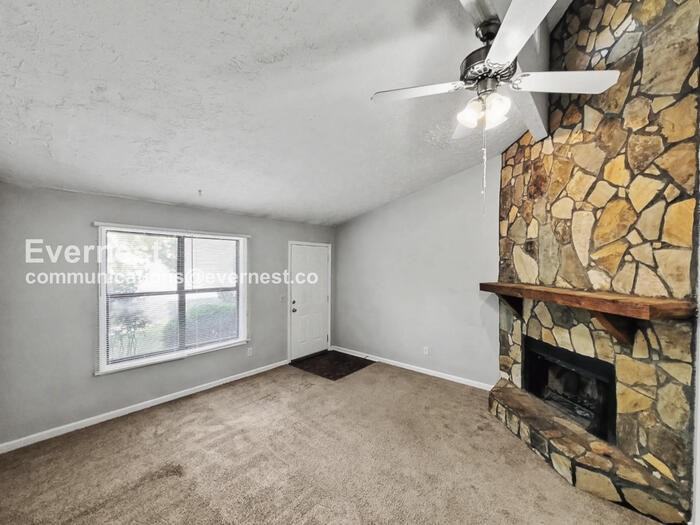 1251 Hanover Pl - Photo 4 of 14