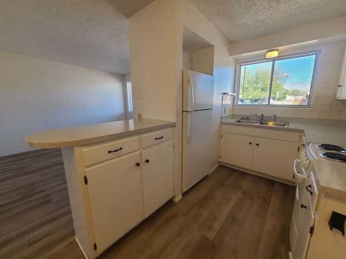 5560 E Bellevue St - Photo 2 of 50