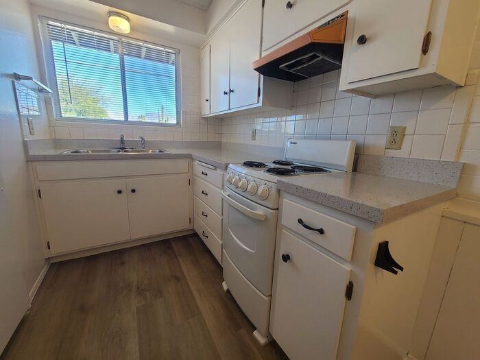 5560 E Bellevue St - Photo 3 of 50