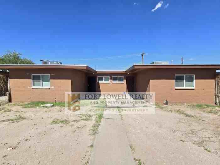 3051 E Proctor Vis - Photo 2 of 9
