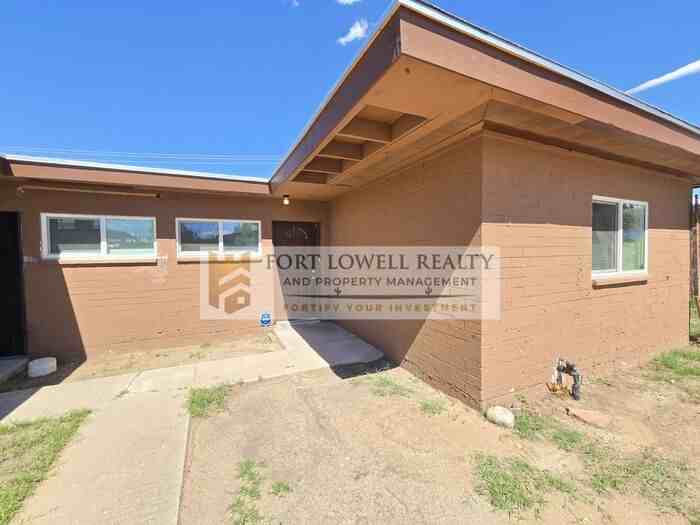 3051 E Proctor Vis - Photo 3 of 9
