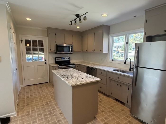 2513 Rolling Meadows Dr - Photo 3 of 22