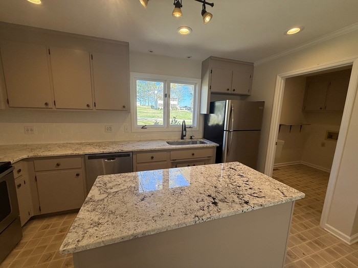 2513 Rolling Meadows Dr - Photo 5 of 22