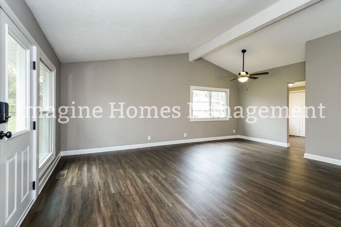 9192 Milford Dr - Photo 4 of 13