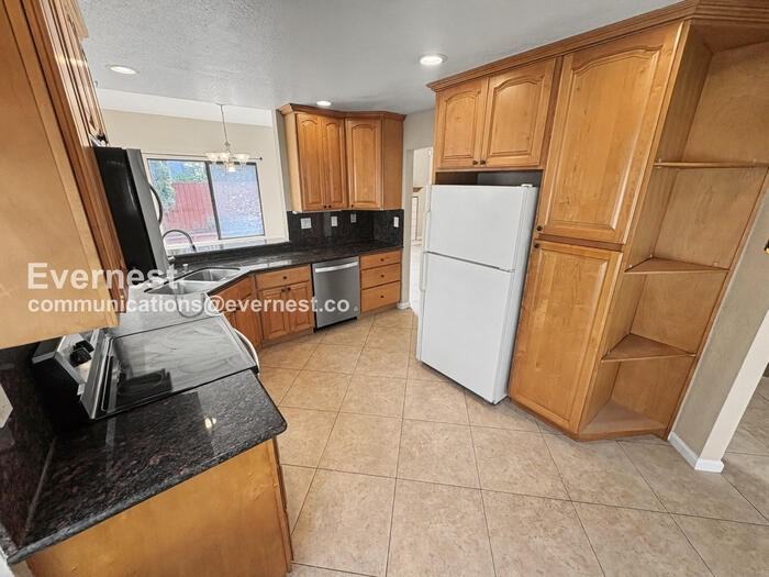 4764 Woodduck Cmn - Photo 3 of 34