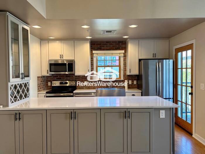 275 S Harrison St #203 - Photo 4 of 12