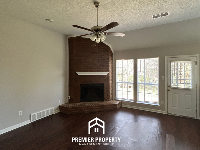 4566 Kings Grant Dr - Photo 2 of 12