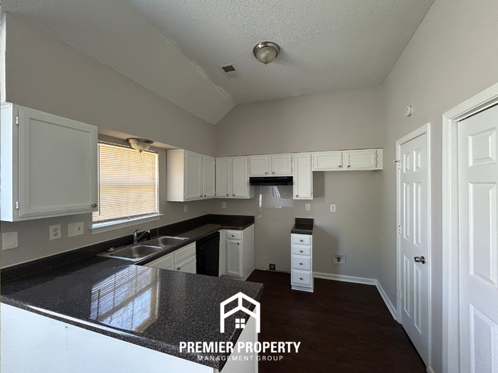 4566 Kings Grant Dr - Photo 3 of 12