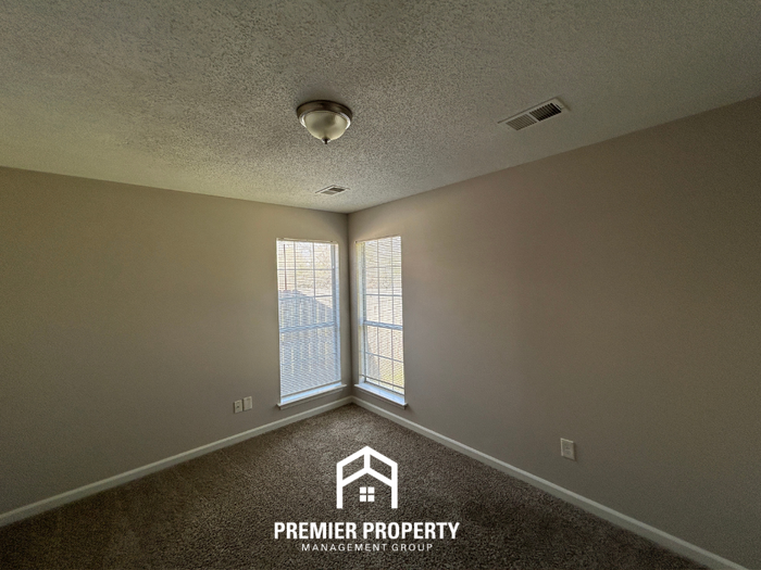 4566 Kings Grant Dr - Photo 4 of 12