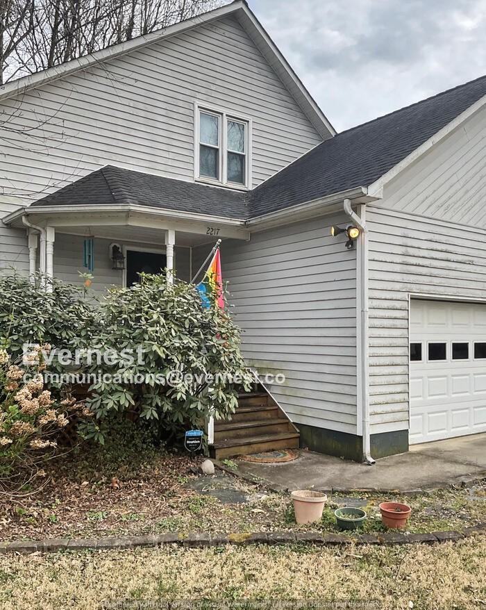 2217 Briar Glen Rd - Photo 3 of 23