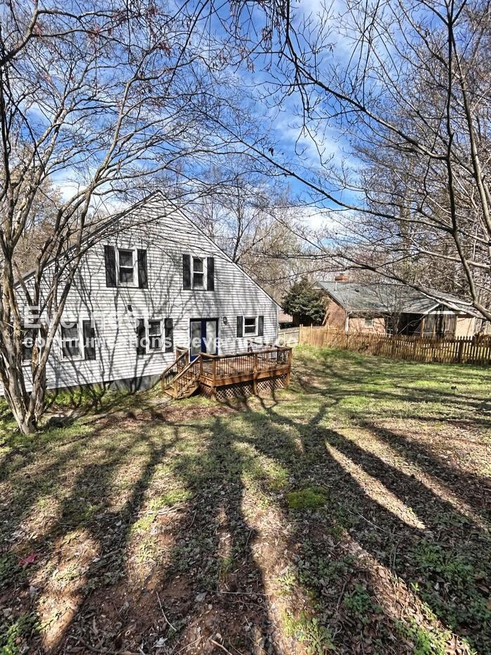 2217 Briar Glen Rd - Photo 4 of 23