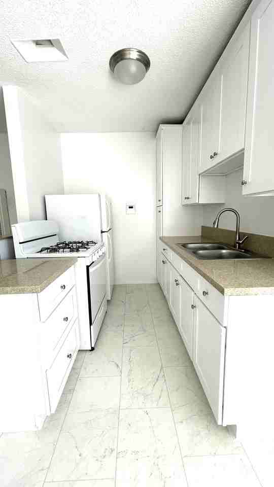 12219 Pacific Avenue #5 - Photo 4 of 11