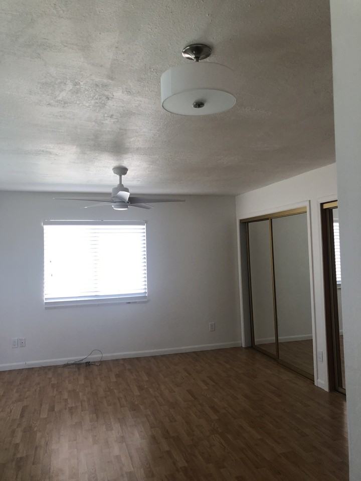 1032 Bay Oaks Dr #NA - Photo 5 of 10