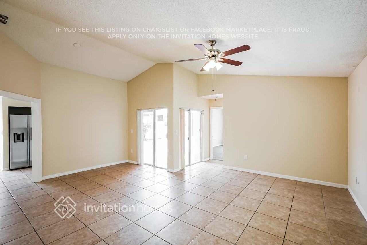 1906 Sw 123rd Ave - Photo 3 of 17