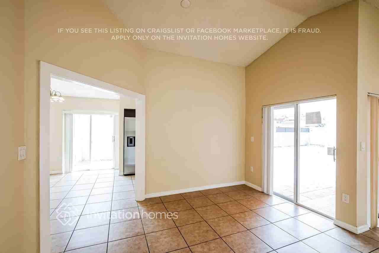 1906 Sw 123rd Ave - Photo 5 of 17