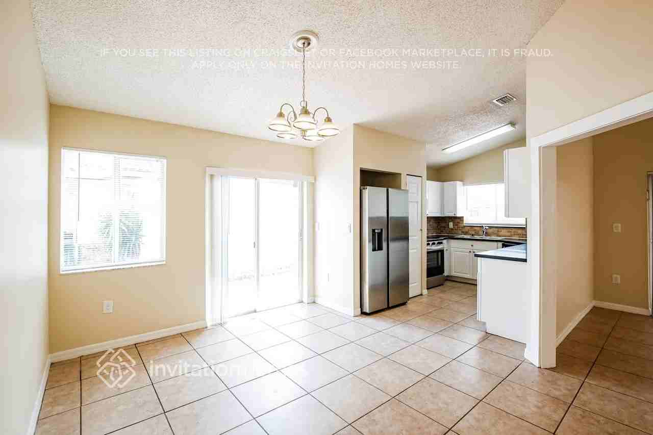 1906 Sw 123rd Ave - Photo 7 of 17