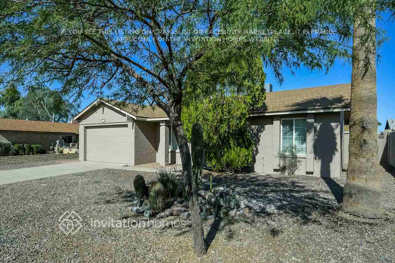 2144 W Wickieup Ln - Photo 2 of 16