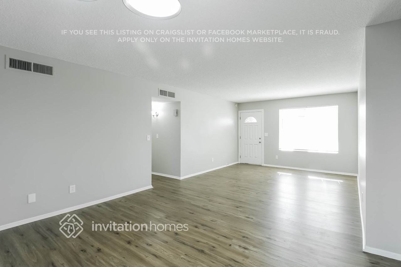 2144 W Wickieup Ln - Photo 3 of 16