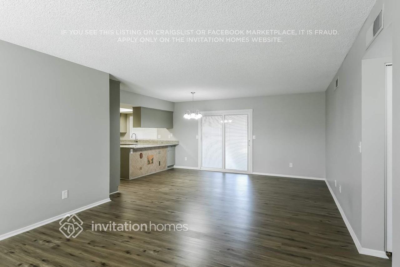 2144 W Wickieup Ln - Photo 4 of 16