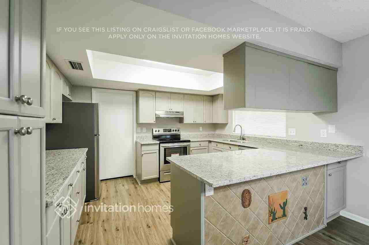 2144 W Wickieup Ln - Photo 6 of 16