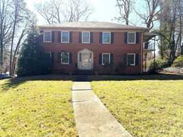 featured image of 27 Shorewood Dr