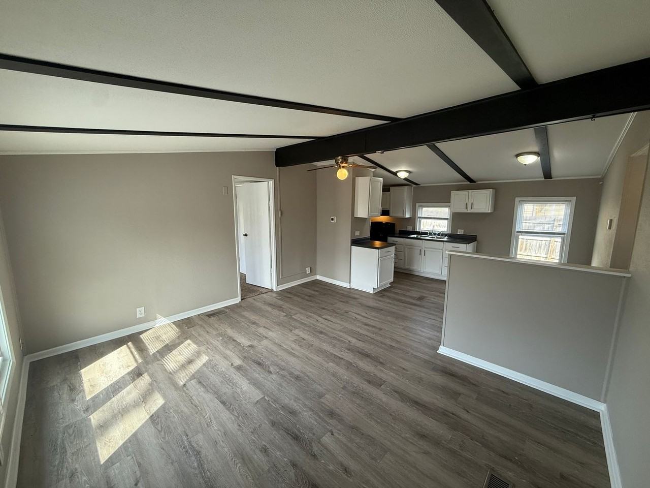 5613 Arapaho Trl - Photo 2 of 21