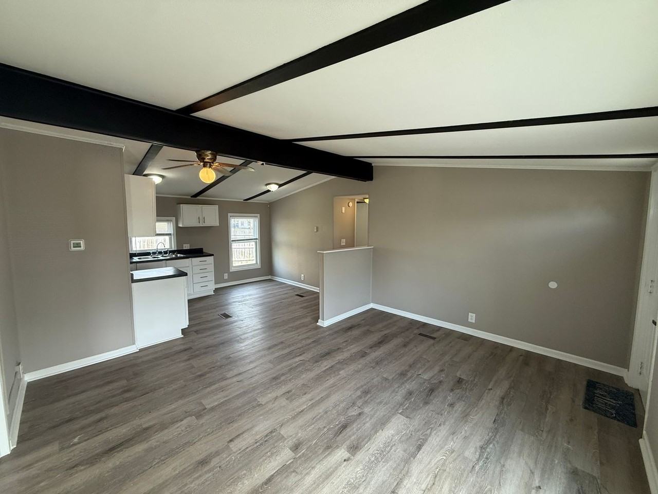 5613 Arapaho Trl - Photo 3 of 21