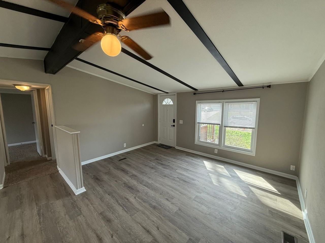 5613 Arapaho Trl - Photo 4 of 21
