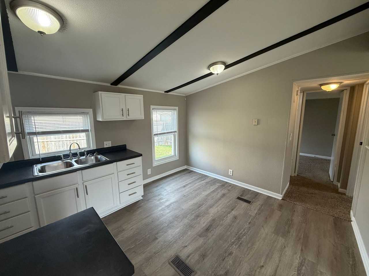 5613 Arapaho Trl - Photo 5 of 21