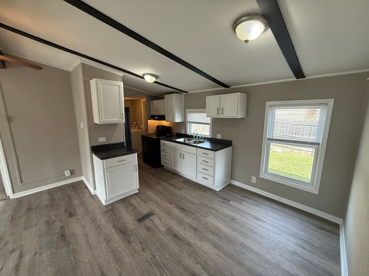 5613 Arapaho Trl - Photo 6 of 21