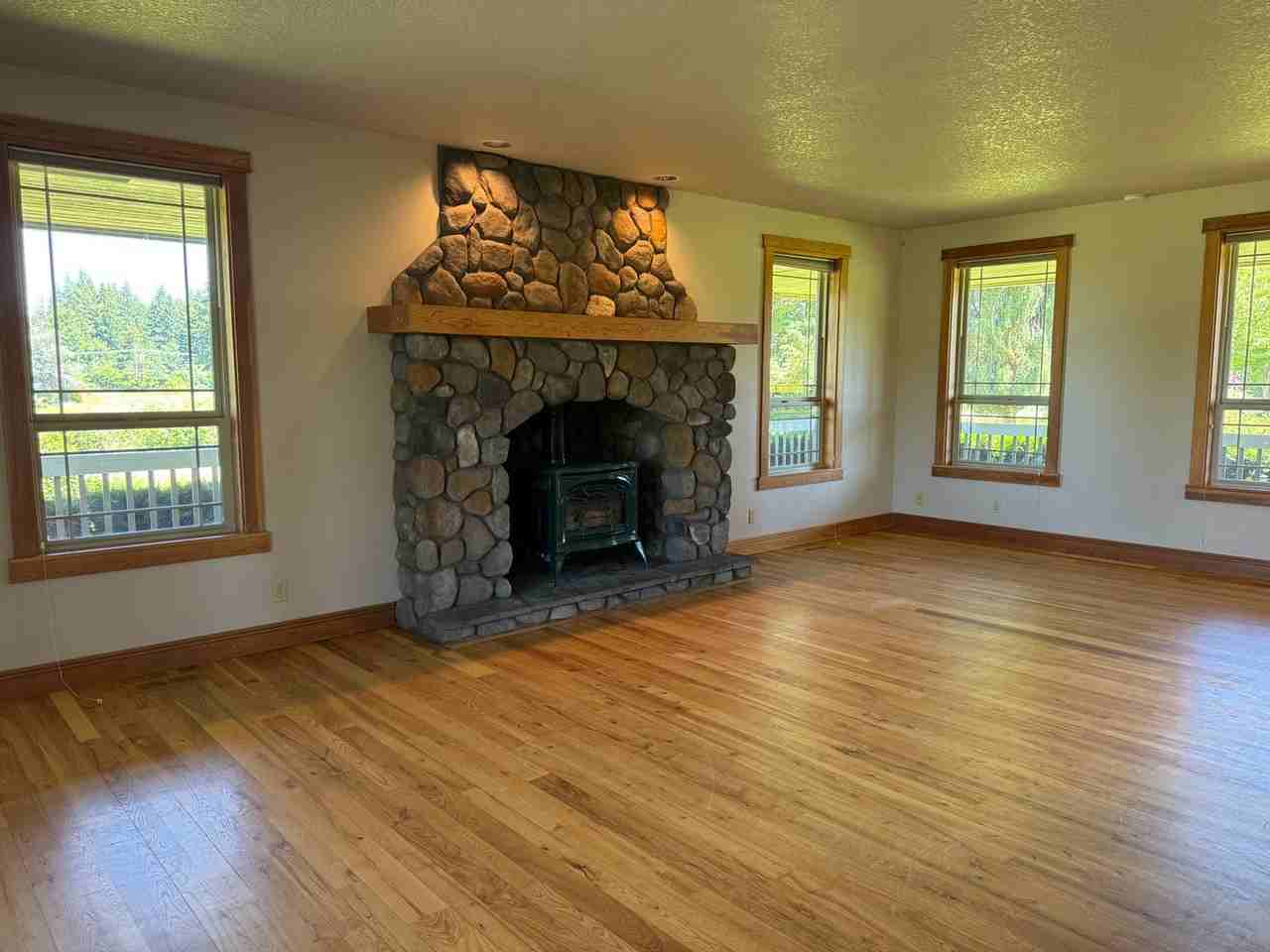 19383 Pine Ave - Photo 6 of 24