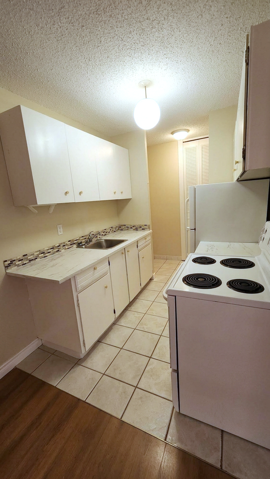 Open, Spacious 2 Bedroom Corner in the Beltline - ALL Utilities Included - Cats & Small Dogs Welcome - Photo 2 of 10