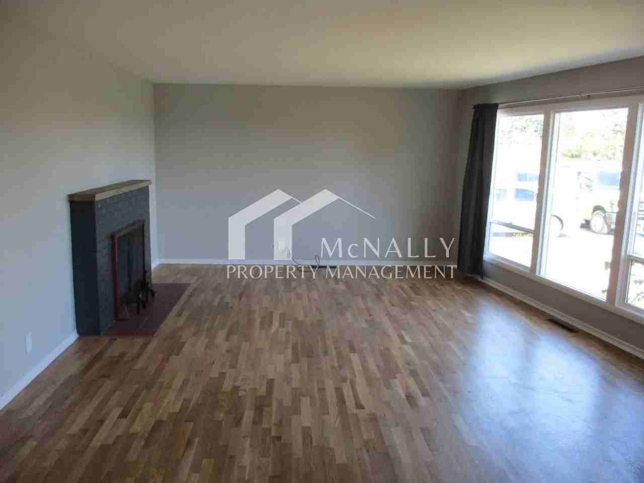 7030 Secor Pl - Photo 3 of 26