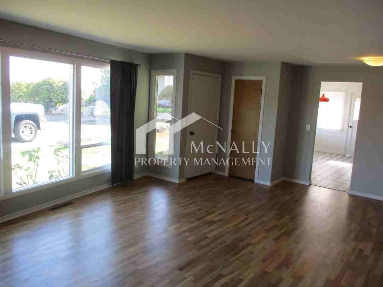 7030 Secor Pl - Photo 4 of 26