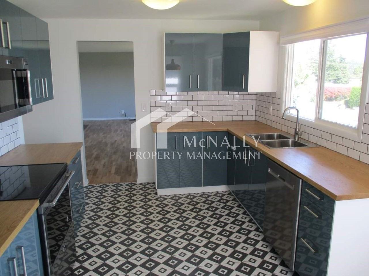 7030 Secor Pl - Photo 7 of 26