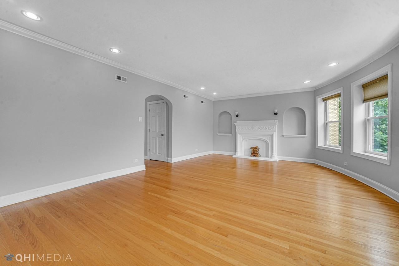 6144 N Washtenaw Ave - Photo 3 of 19