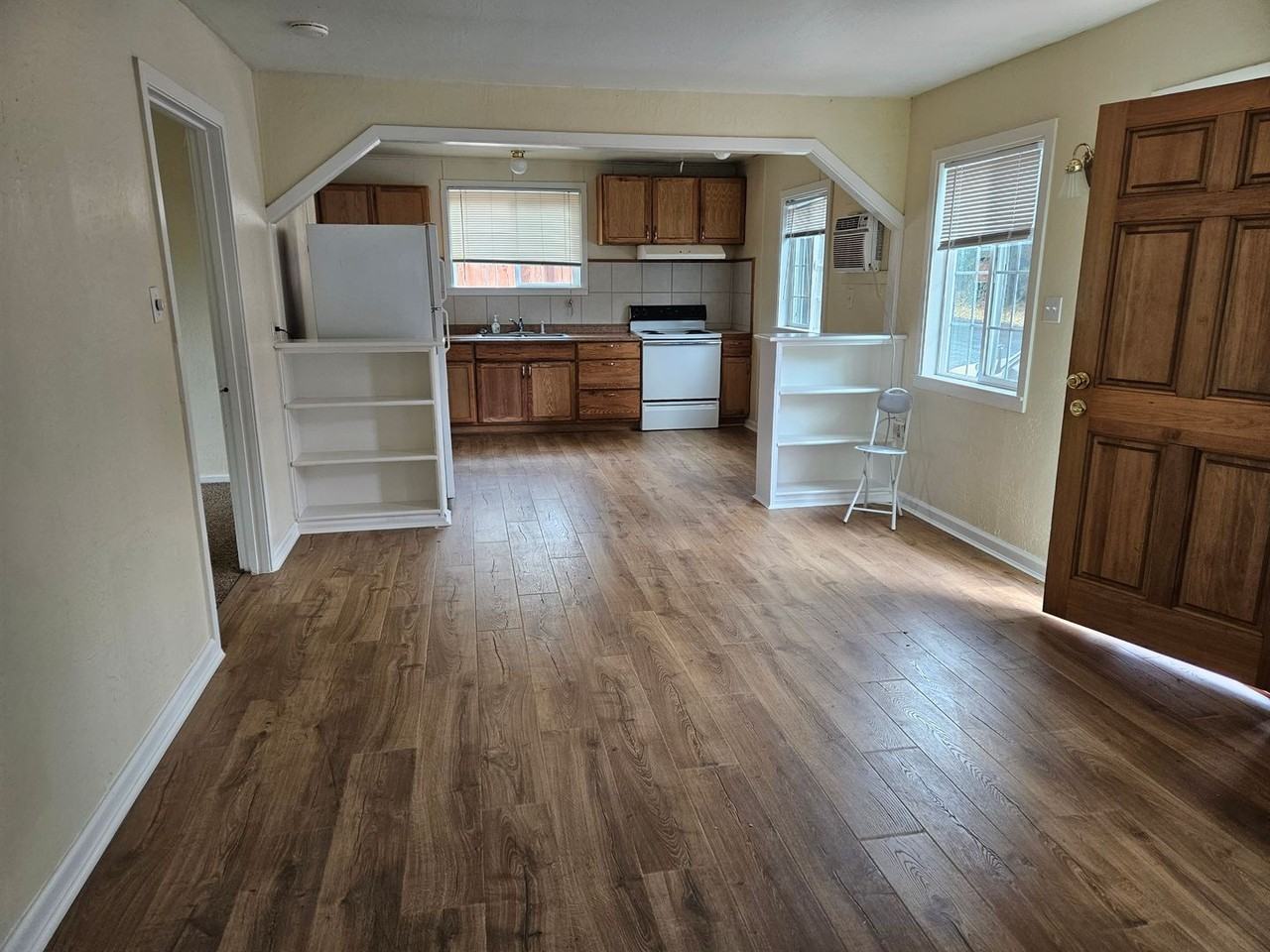 14531 Emory Ave - Photo 2 of 13