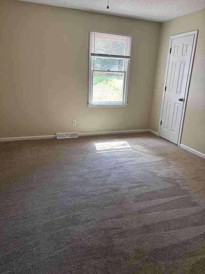 203 Carabelle Cir - Photo 4 of 12