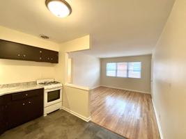 featured image of 3020 W Fardale Ave